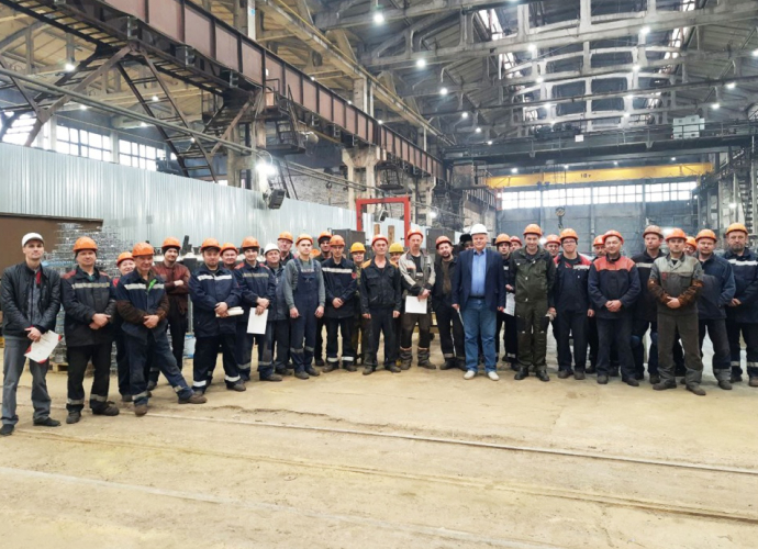 Стоим все вместе